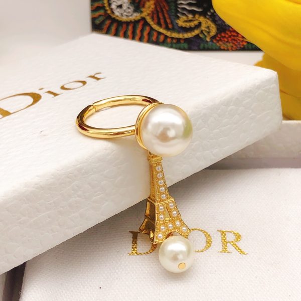Bague Dior – Paris au Bout des Doigts