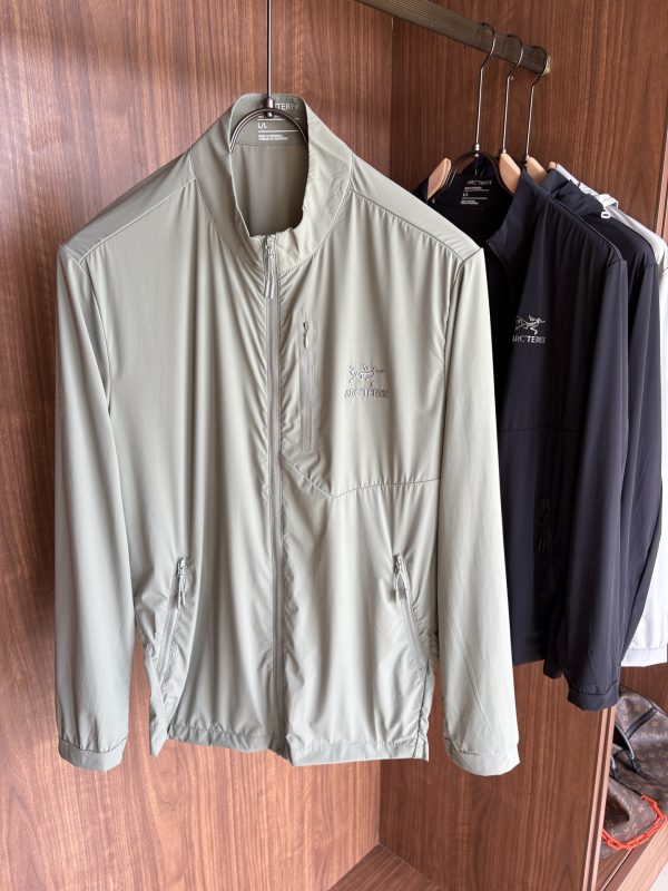 Veste Squamish Skin Pro – Légèreté Extrême, Protection Ultime