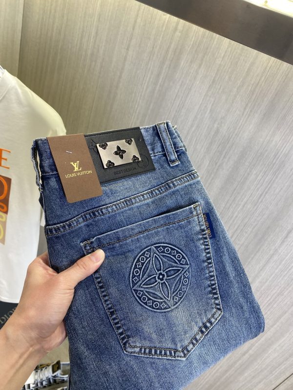 Jean Signature – Louis Vuitton 2025