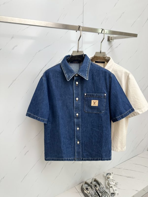 LV 2025 – Veste Demi-Saison en Denim Couture