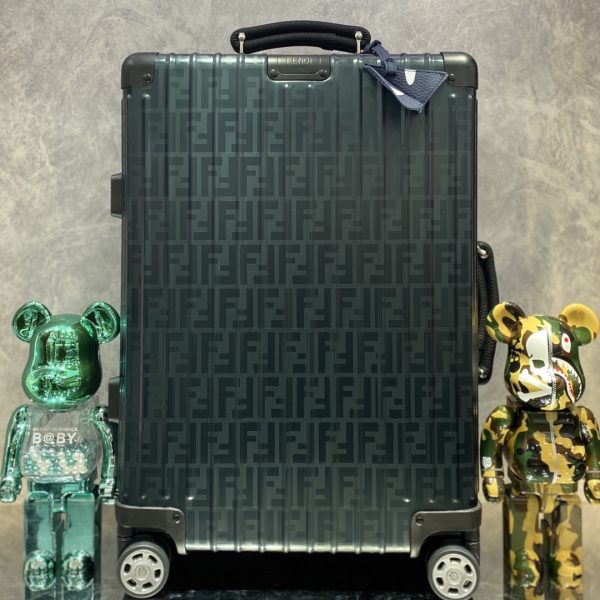 Valise Édition Limitée Rimowa x Fendi – Collaboration en Bleu Cobalt