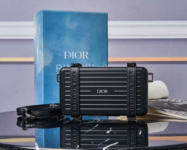 Dior x Rimowa – Sac de Luxe en Aluminium & Cuir d’Agneau, Édition Limitée