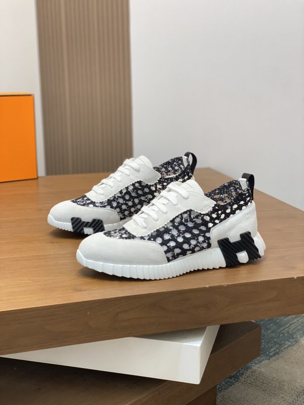 Hermès – Baskets Couple en Cuir Suédé Tressé avec Semelle Bicolore, Finitions Luxe