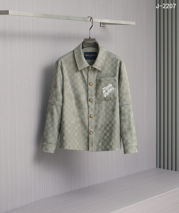 Veste Louis Vuitton à carreaux ton sur ton – Élégance urbaine et style intemporel