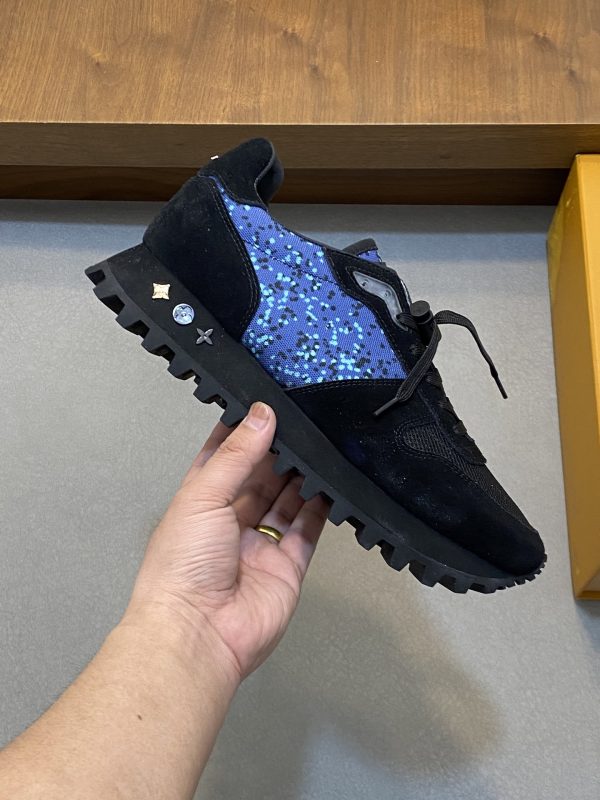 Louis Vuitton – Baskets Homme en Daim & Toile Structurée, Semelle Bicolore Haut de Gamme