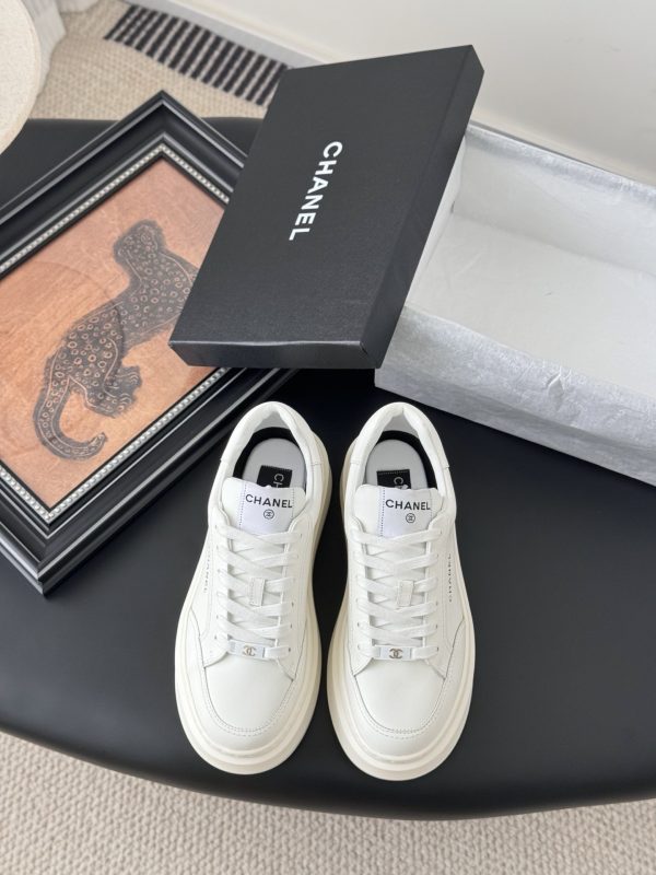 Chanel 25C – Baskets Décontractées Blanc Cassé, Style et Confort au Quotidien