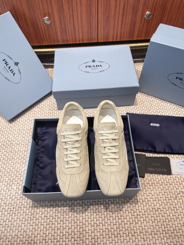 Baskets Prada Femme Printemps-Été 25SS – Style Décontracté, Cuir Premium et Finitions de Luxe