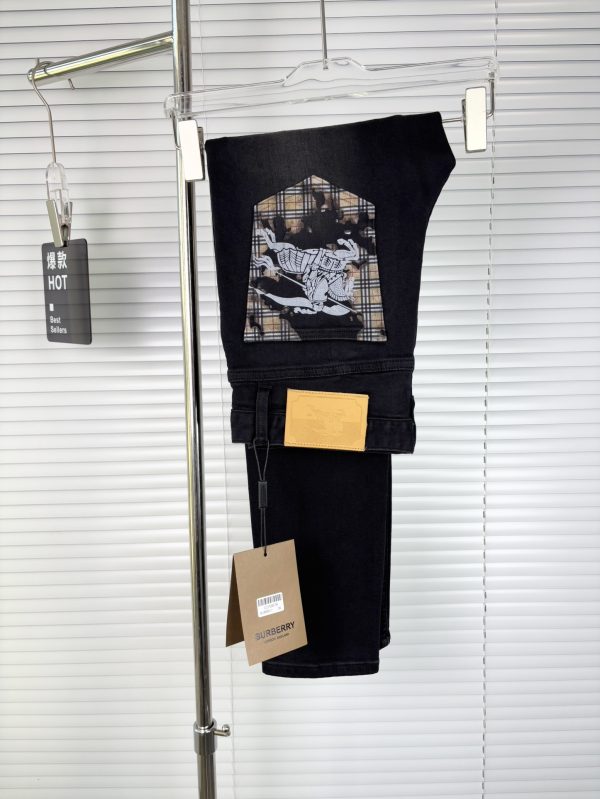 Jean Burberry Homme – Élégance Décontractée 2025