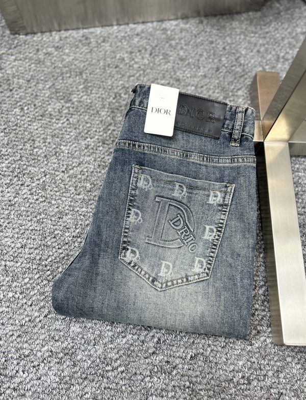 Dolce&Gabbana Denim SS25 — L’élégance brute