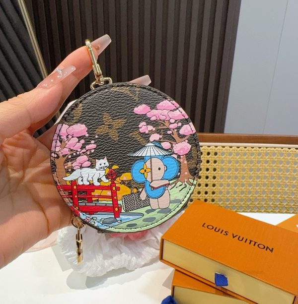 LV Mini Charm – L’icône en version pop