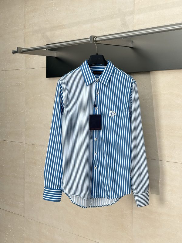 Chemise Louis Vuitton AH25 – Rayures & Monogramme Chic