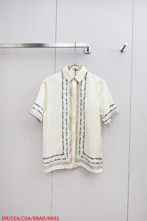 Dior – L’élégance florale en soie