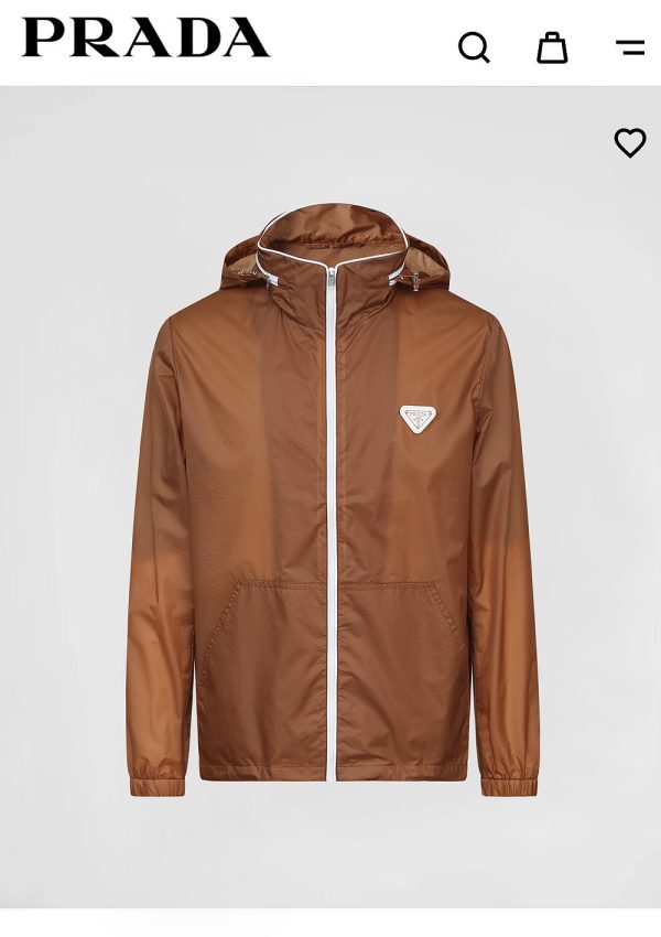 Veste Prada Camouflage Discret – Élégance Solaire