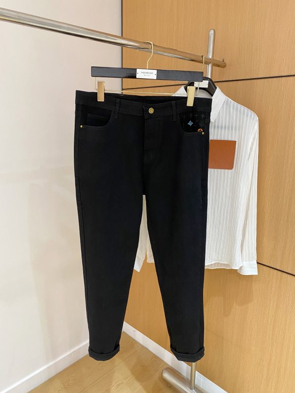 Jean LV 2025 – L’Essence du Denim de Luxe