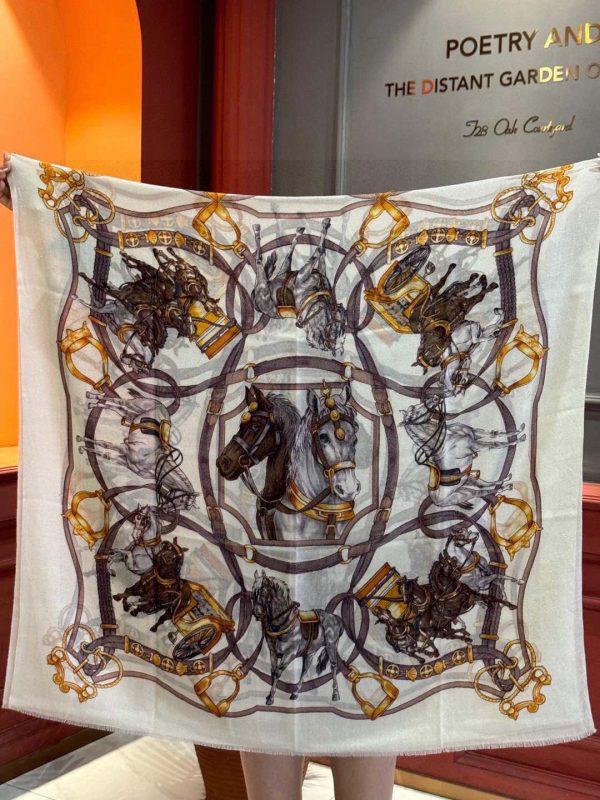 Écharpe Hermès Lumière – Éclat Haute Couture