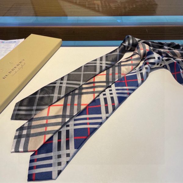 Burberry Classic Tie – L’héritage en soie pure