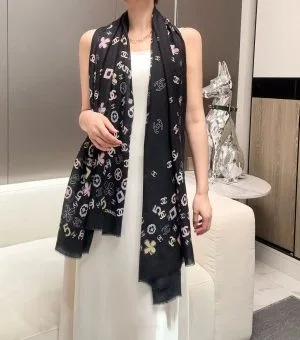 CHANEL Maillard Edition – Coque Luxe à Chaîne avec Boule Dorée & Rabat Carte Chanel Accessoires