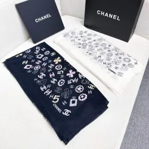 CHANEL Maillard Edition – Coque Luxe à Chaîne avec Boule Dorée & Rabat Carte Chanel Accessoires