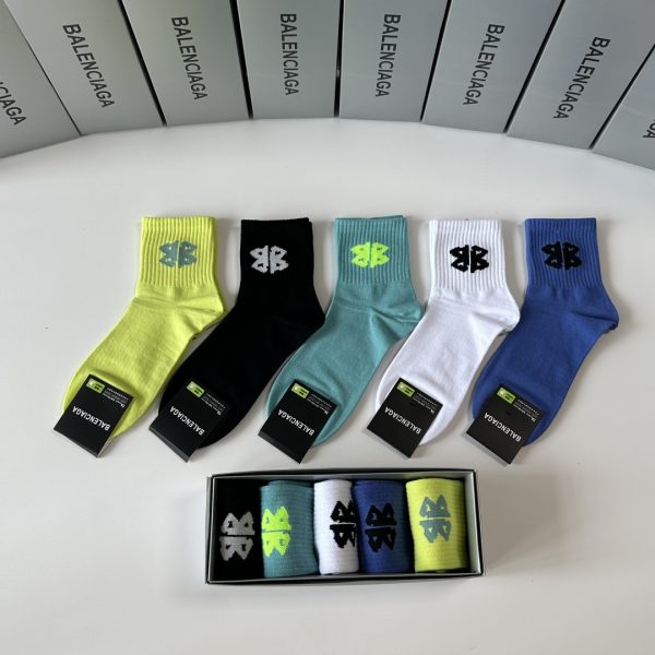 Balenciaga – Chaussettes Mi-hautes Effet Plissé (Lot de 5 Paires) Style affirmé | Confort absolu | Édition exclusive avec boîte boutique
