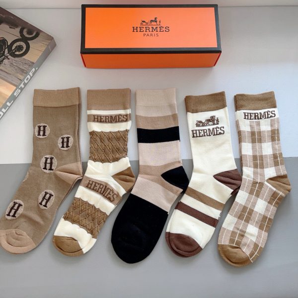 HERMÈS – Chaussettes Longues de Luxe (Pack de 5 paires) Élégance ultime | Confort extrême | Qualité premium boutique