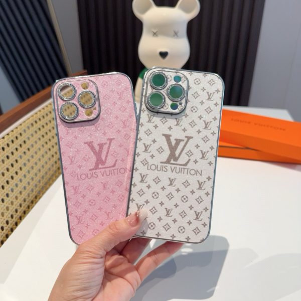 Louis Vuitton – Coque iPhone Scintillante à Bordures Électroplaquées Édition luxe | Protection intégrale | Effet brillant & élégant