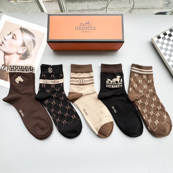 Hermès – Lot de 5 chaussettes mi-hautes en coton, logo H en jacquard et broderie