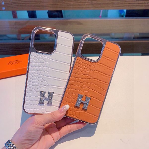 Hermès – Coque iPhone H en cuir façon croco, élégance et protection haut de gamme