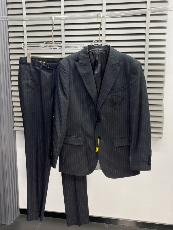 Dolce & Gabbana – Costume Homme Printemps / Automne (Veste & Pantalon vendus séparément) Design sobre, coupe élégante, finitions de luxe